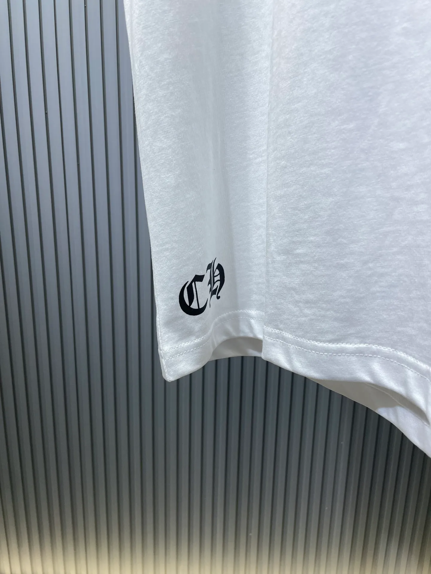 🅿️280 CH🌟【Top original order】Gypsophila cross short sleeves. Process description: The fabric is made of 26-woven 200g cotton, and the printing is made of special imported slurry. The overall alignment is straight and delicate, the fabric is comfortable and soft, and the color is consistent without color difference. It can be matched with the same style to create a fashionable look, control various occasions, customized accessories, complete three standards, the same style for men and women! ⚠️size:sml